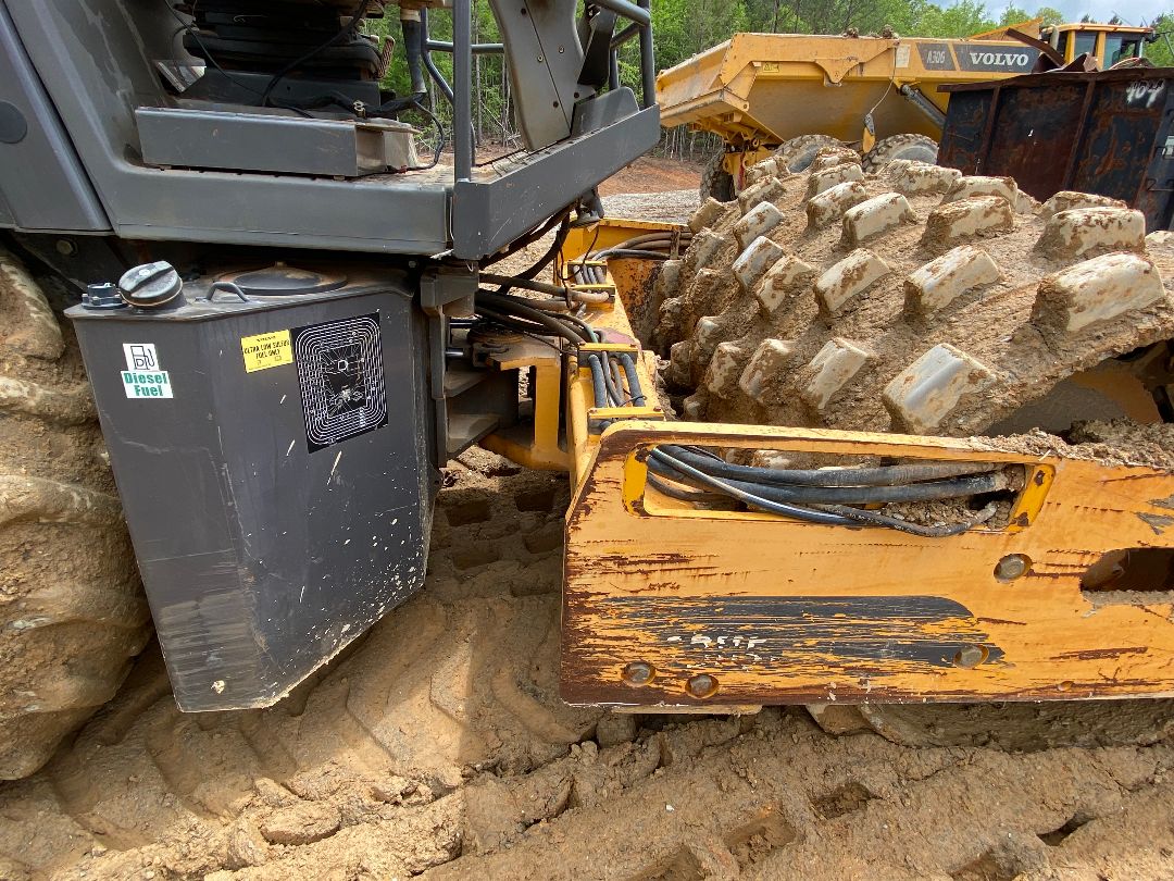 2014 VOLVO SD115 - Image 5